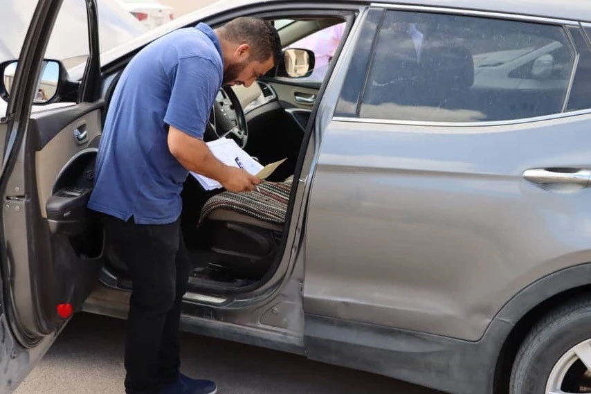 قسم الفحص الفني بإدارة التراخيص بالمصلحة  يقوم بالكشف على السيارات المملوكة للدولة